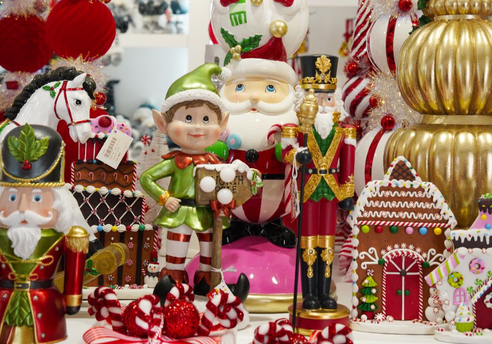 Palline e decorazioni di Natale colorate della collezione Nataluna